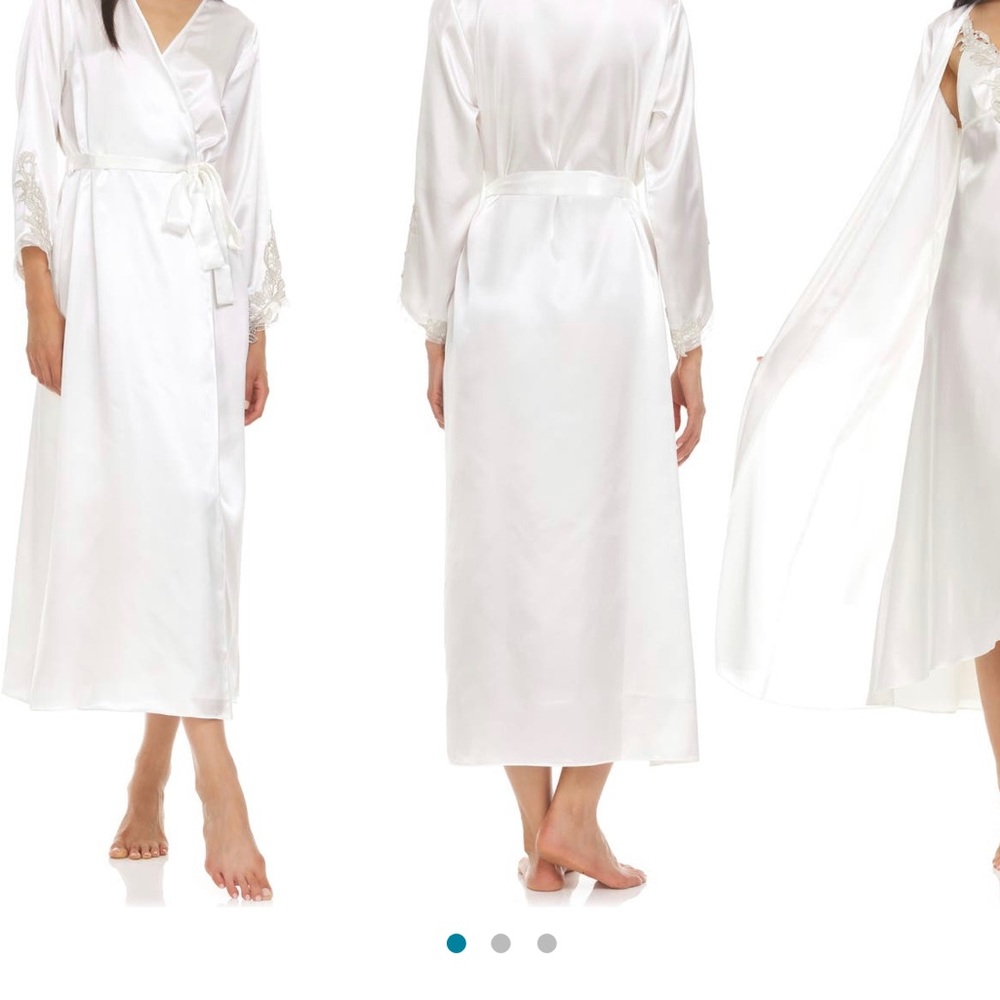 Flora Nikrooz, Stella Printed Lace Trim Satin Robe (white)
